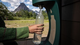 A person uses a waterbottle refill station