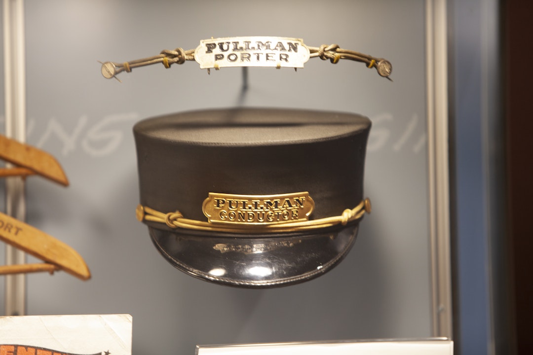 A hat and lapel for the Pullman train car company