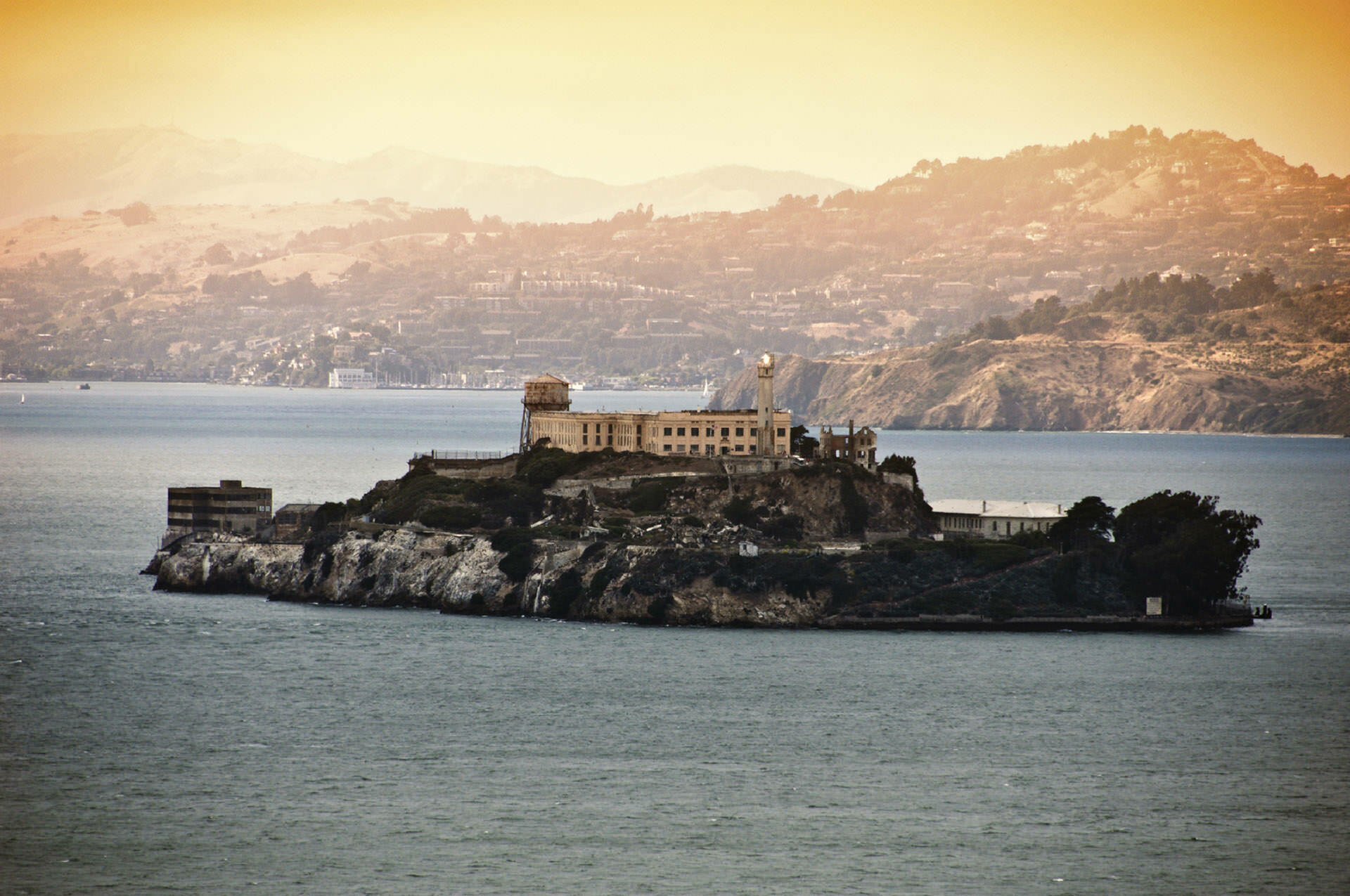 alcatraz island        
        <figure class=