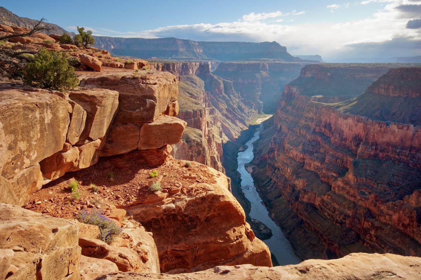 What is 5 facts about the Grand Canyon?